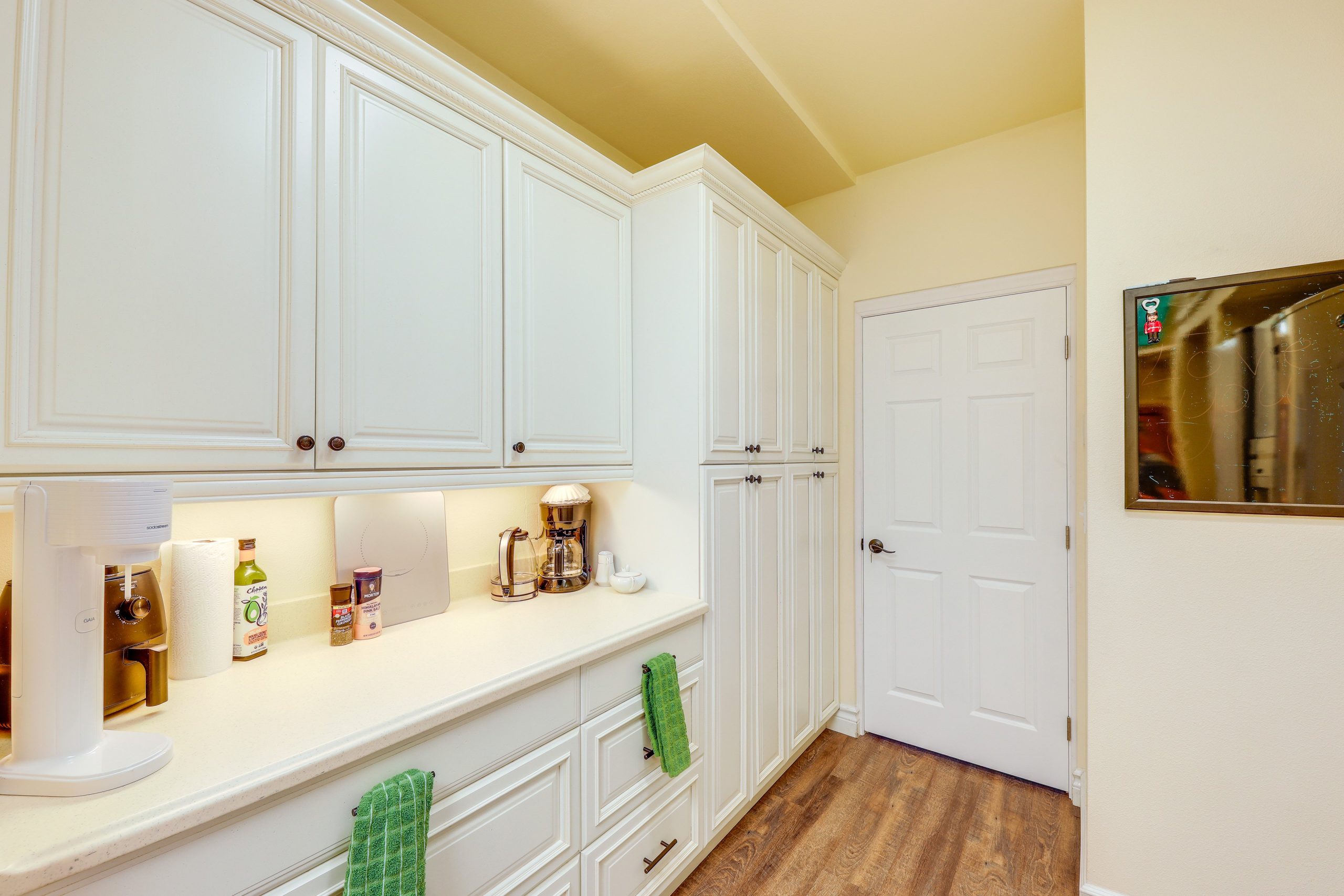 moreViewsof Kitchen